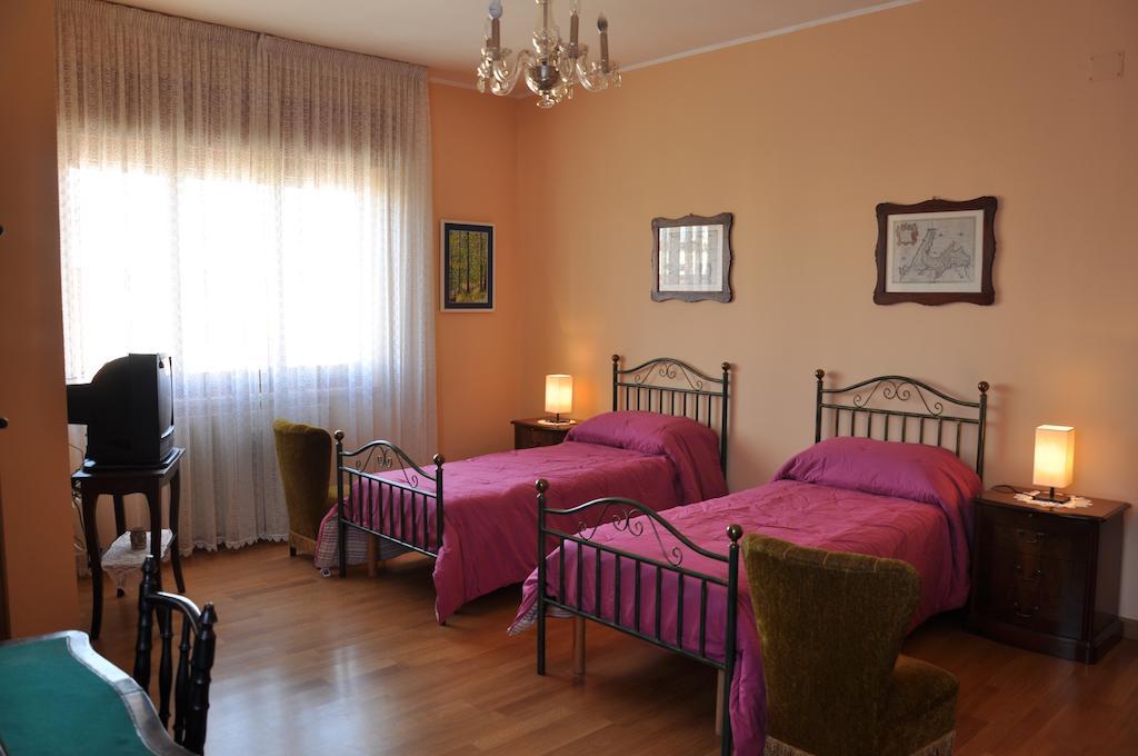 רנדה Giangurgolo B&B חדר תמונה